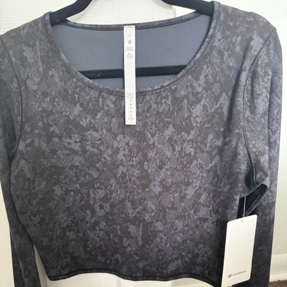 Lululemon top
